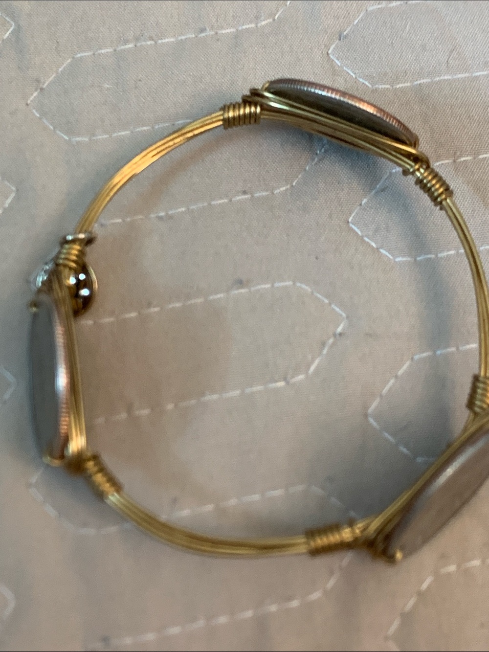 Kentucky State Quarter Bracelet2001 Quarter Wire Bangle Gold Tone - Picture 3 of 3
